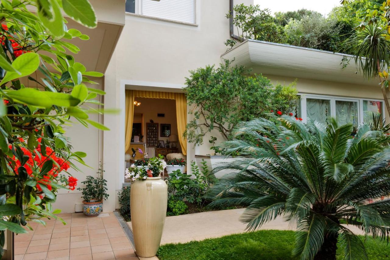 Hotel Sylvia Lido di Camaiore Eksteriør billede