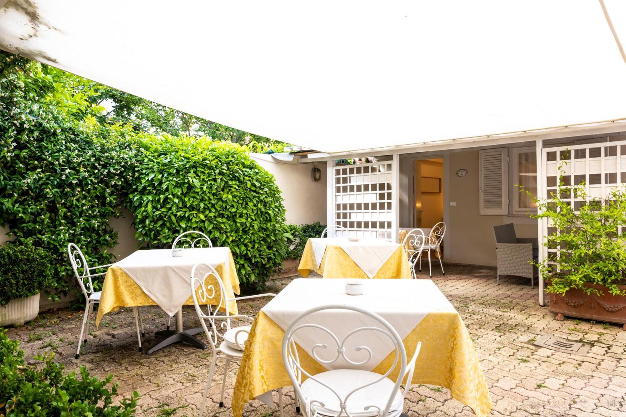 Hotel Sylvia Lido di Camaiore Værelse billede